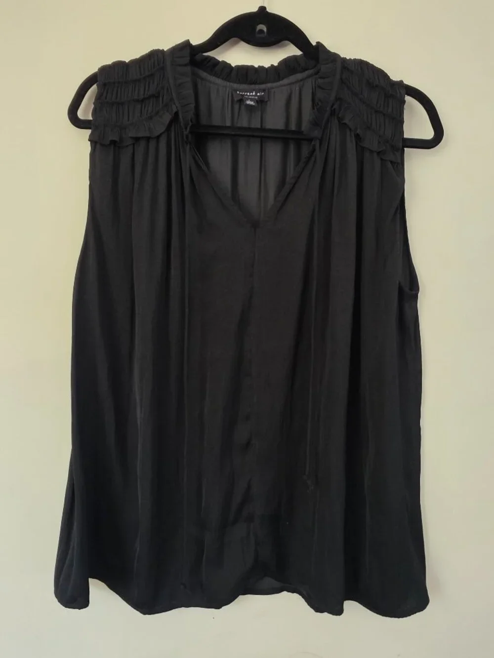Current Air Black Sleeveless Ruffle Shoulder V-Neck Blouse Size Large